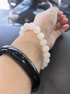 来自姐妹的惊喜!!! 和我想象的不一样,这个颜色不是那种淡的,戴上手好